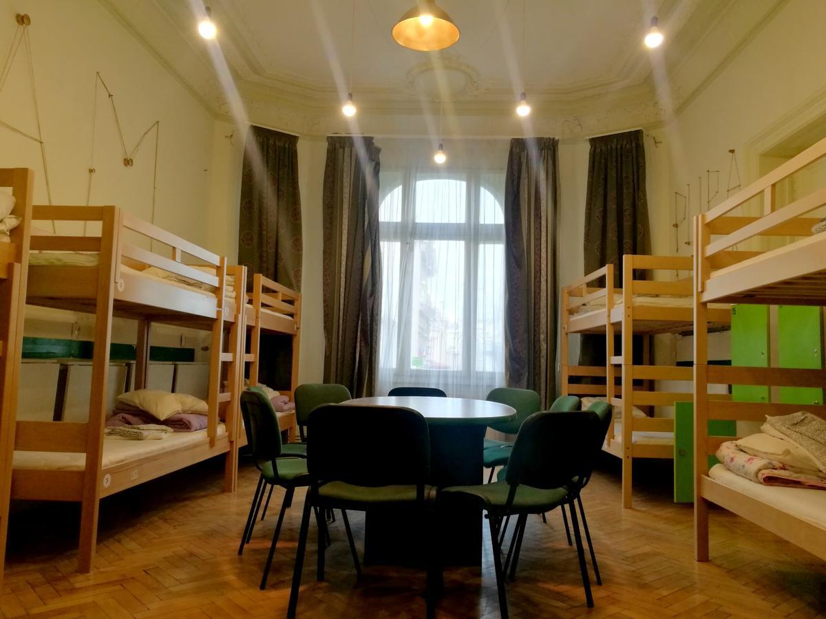 Pura Vida Hub Hostel Bukares Bagian luar foto